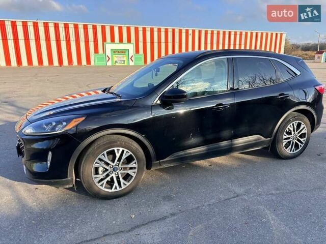 Чорний Форд Ескейп, об'ємом двигуна 1.5 л та пробігом 32 тис. км за 19500 $, фото 3 на Automoto.ua