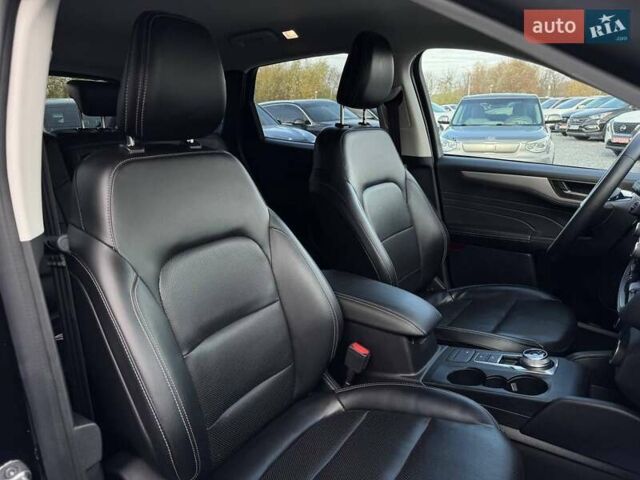 Чорний Форд Ескейп, об'ємом двигуна 2 л та пробігом 31 тис. км за 22900 $, фото 62 на Automoto.ua