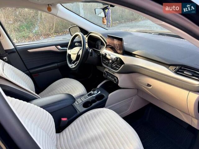 Чорний Форд Ескейп, об'ємом двигуна 1.5 л та пробігом 32 тис. км за 19500 $, фото 5 на Automoto.ua