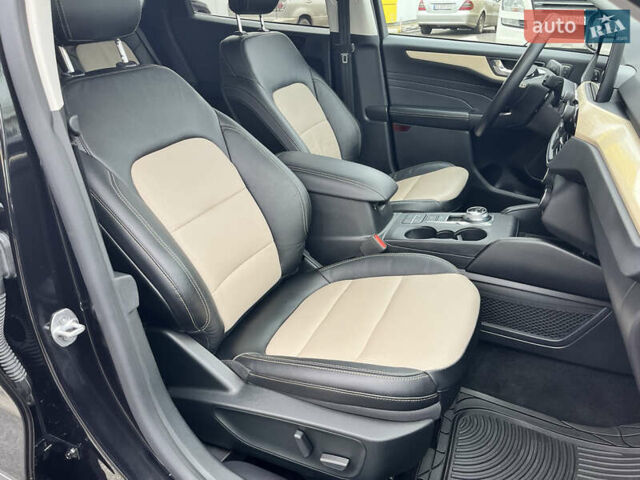 Черный Форд Эскейп, объемом двигателя 2 л и пробегом 43 тыс. км за 19999 $, фото 60 на Automoto.ua