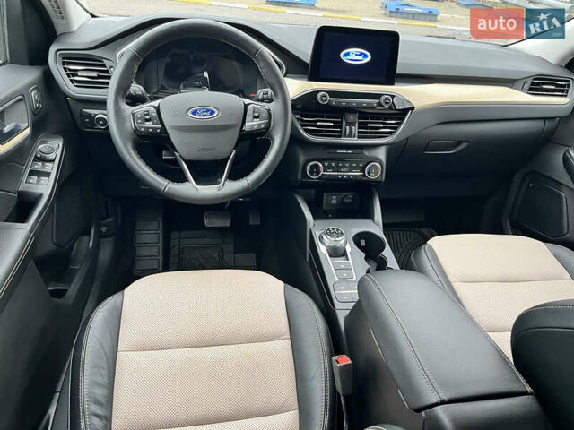 Черный Форд Эскейп, объемом двигателя 2 л и пробегом 41 тыс. км за 20800 $, фото 4 на Automoto.ua