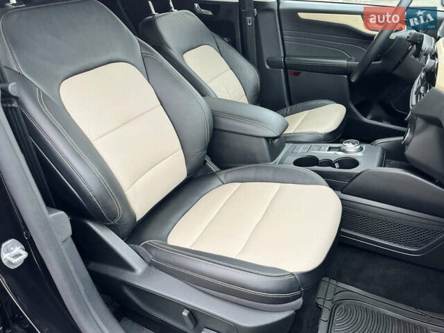 Черный Форд Эскейп, объемом двигателя 2 л и пробегом 41 тыс. км за 20800 $, фото 51 на Automoto.ua