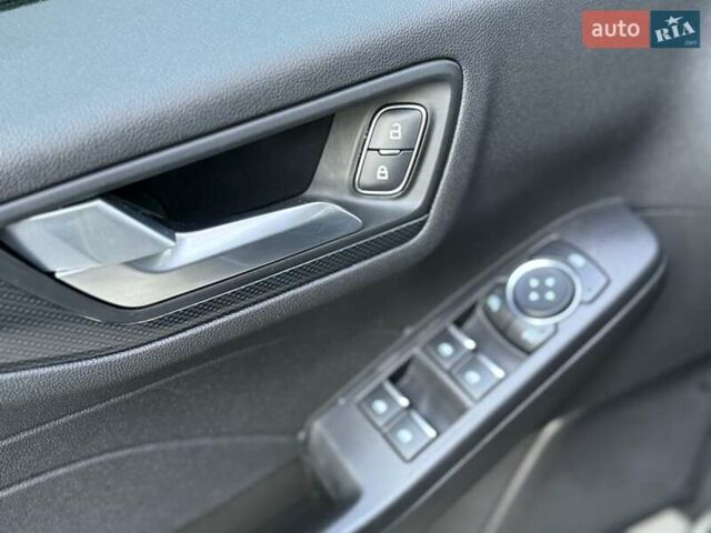 Черный Форд Эскейп, объемом двигателя 1.5 л и пробегом 19 тыс. км за 20500 $, фото 59 на Automoto.ua