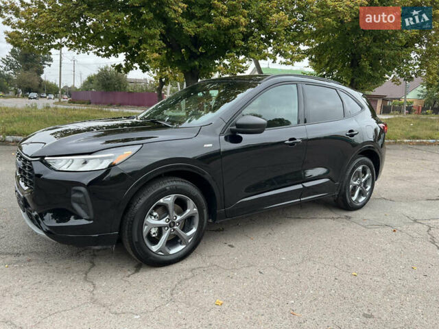 Черный Форд Эскейп, объемом двигателя 1.5 л и пробегом 10 тыс. км за 23900 $, фото 2 на Automoto.ua