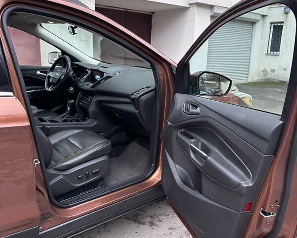 Коричневый Форд Эскейп, объемом двигателя 2 л и пробегом 118 тыс. км за 15900 $, фото 6 на Automoto.ua