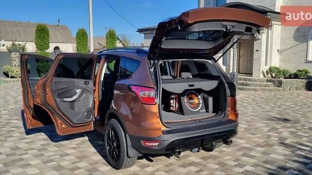 Коричневый Форд Эскейп, объемом двигателя 2.49 л и пробегом 260 тыс. км за 15300 $, фото 9 на Automoto.ua