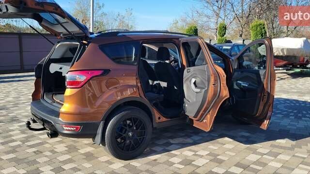 Коричневый Форд Эскейп, объемом двигателя 2.49 л и пробегом 260 тыс. км за 15300 $, фото 5 на Automoto.ua