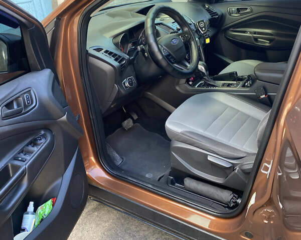 Коричневый Форд Эскейп, объемом двигателя 2.49 л и пробегом 240 тыс. км за 12800 $, фото 13 на Automoto.ua