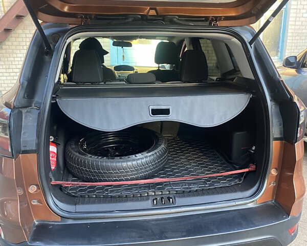 Коричневый Форд Эскейп, объемом двигателя 2.49 л и пробегом 240 тыс. км за 12800 $, фото 18 на Automoto.ua