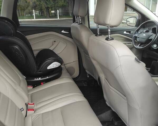 Коричневий Форд Ескейп, об'ємом двигуна 0 л та пробігом 220 тис. км за 12000 $, фото 2 на Automoto.ua