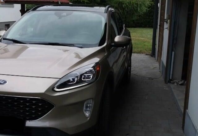 Коричневий Форд Ескейп, об'ємом двигуна 2 л та пробігом 100 тис. км за 9000 $, фото 1 на Automoto.ua