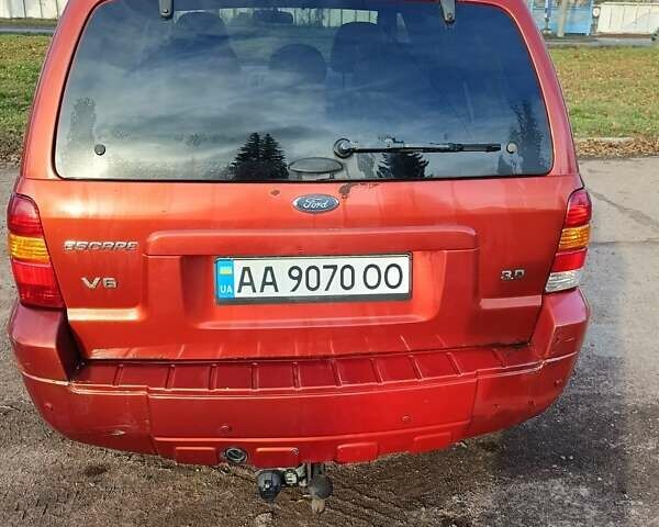 Красный Форд Эскейп, объемом двигателя 3 л и пробегом 230 тыс. км за 4999 $, фото 5 на Automoto.ua