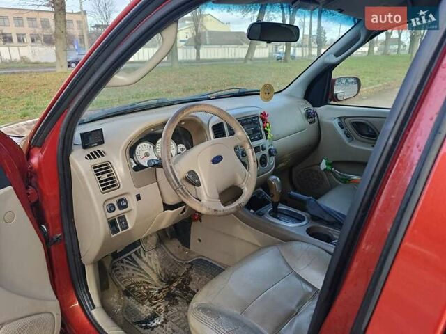 Красный Форд Эскейп, объемом двигателя 3 л и пробегом 230 тыс. км за 4999 $, фото 6 на Automoto.ua