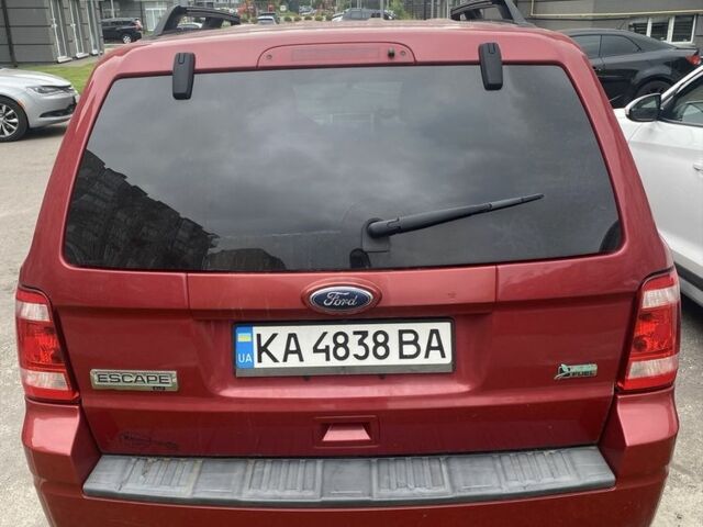 Червоний Форд Ескейп, об'ємом двигуна 3 л та пробігом 242 тис. км за 8900 $, фото 1 на Automoto.ua