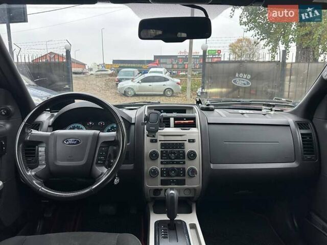 Красный Форд Эскейп, объемом двигателя 2.97 л и пробегом 224 тыс. км за 7990 $, фото 14 на Automoto.ua