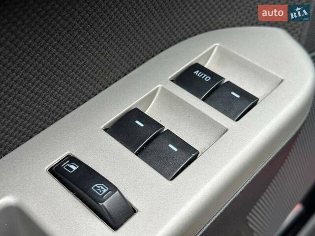 Червоний Форд Ескейп, об'ємом двигуна 2.97 л та пробігом 224 тис. км за 8490 $, фото 22 на Automoto.ua