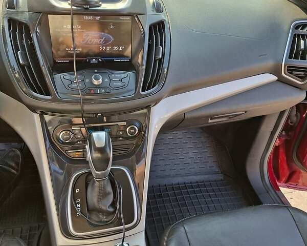 Красный Форд Эскейп, объемом двигателя 2 л и пробегом 228 тыс. км за 10850 $, фото 58 на Automoto.ua