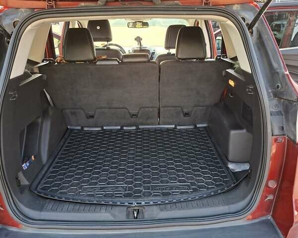 Красный Форд Эскейп, объемом двигателя 2 л и пробегом 228 тыс. км за 10850 $, фото 22 на Automoto.ua