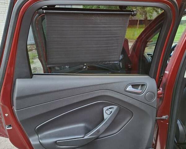 Красный Форд Эскейп, объемом двигателя 2 л и пробегом 228 тыс. км за 10850 $, фото 26 на Automoto.ua