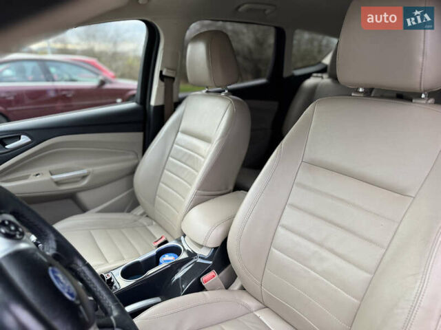 Червоний Форд Ескейп, об'ємом двигуна 2 л та пробігом 240 тис. км за 10500 $, фото 3 на Automoto.ua