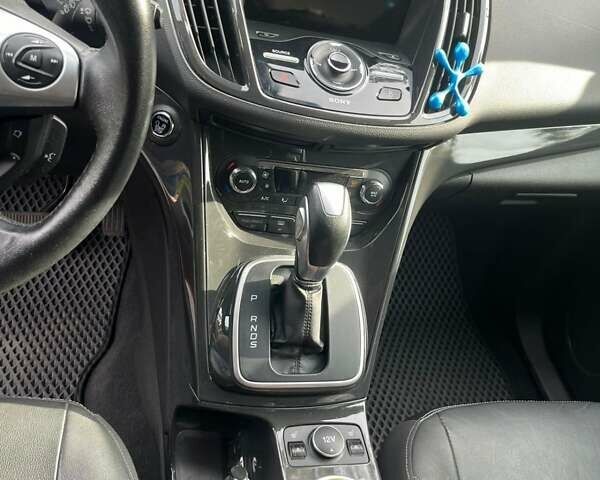 Красный Форд Эскейп, объемом двигателя 2 л и пробегом 148 тыс. км за 13250 $, фото 12 на Automoto.ua