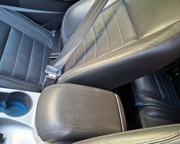 Красный Форд Эскейп, объемом двигателя 2 л и пробегом 228 тыс. км за 10850 $, фото 64 на Automoto.ua