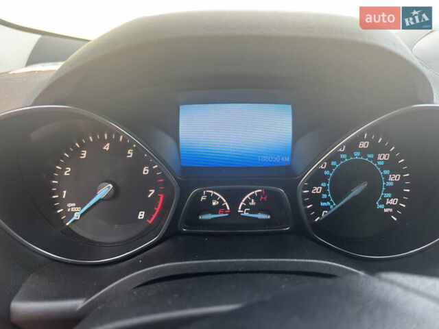 Красный Форд Эскейп, объемом двигателя 2 л и пробегом 186 тыс. км за 11200 $, фото 3 на Automoto.ua