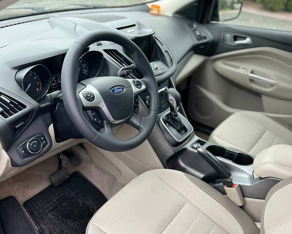 Красный Форд Эскейп, объемом двигателя 2 л и пробегом 206 тыс. км за 9500 $, фото 29 на Automoto.ua