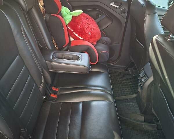 Красный Форд Эскейп, объемом двигателя 2 л и пробегом 228 тыс. км за 10850 $, фото 60 на Automoto.ua