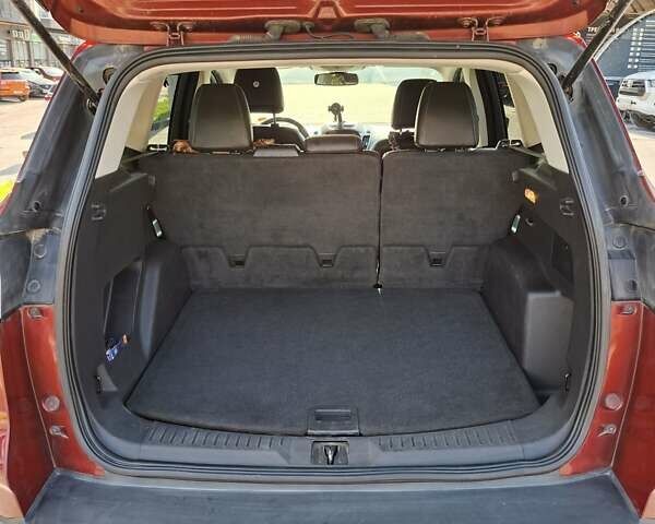 Красный Форд Эскейп, объемом двигателя 2 л и пробегом 228 тыс. км за 10850 $, фото 10 на Automoto.ua