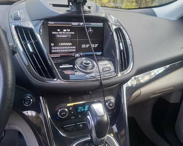 Красный Форд Эскейп, объемом двигателя 2 л и пробегом 118 тыс. км за 12700 $, фото 11 на Automoto.ua