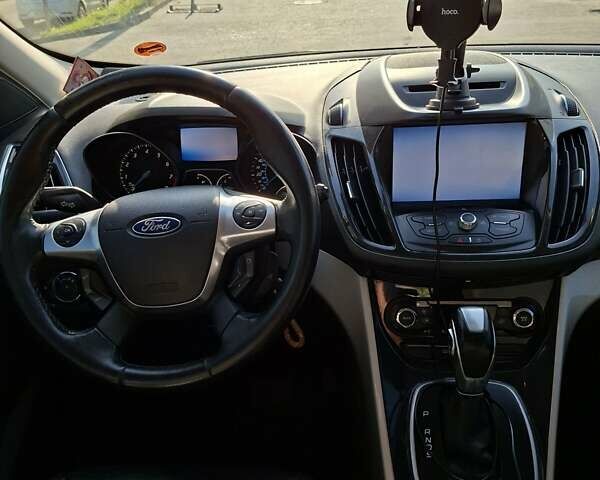 Красный Форд Эскейп, объемом двигателя 2 л и пробегом 228 тыс. км за 10850 $, фото 14 на Automoto.ua