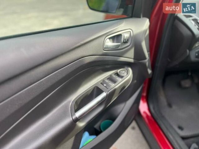 Красный Форд Эскейп, объемом двигателя 2 л и пробегом 148 тыс. км за 13250 $, фото 8 на Automoto.ua