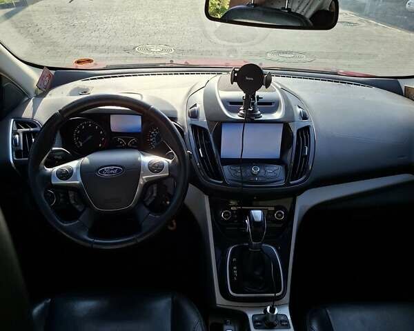 Красный Форд Эскейп, объемом двигателя 2 л и пробегом 228 тыс. км за 10850 $, фото 15 на Automoto.ua