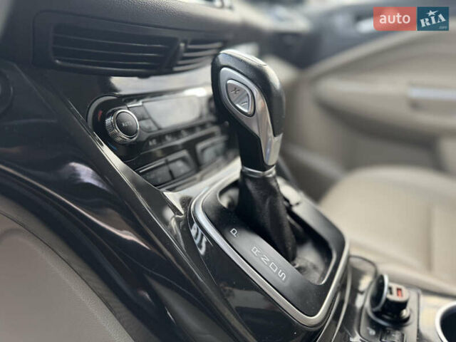 Червоний Форд Ескейп, об'ємом двигуна 2 л та пробігом 240 тис. км за 10500 $, фото 6 на Automoto.ua