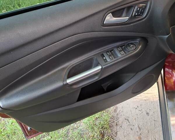 Красный Форд Эскейп, объемом двигателя 2 л и пробегом 228 тыс. км за 10850 $, фото 47 на Automoto.ua