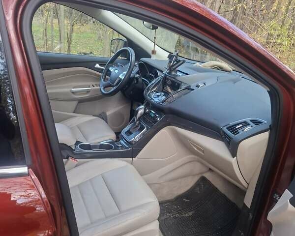 Красный Форд Эскейп, объемом двигателя 2 л и пробегом 118 тыс. км за 12700 $, фото 5 на Automoto.ua