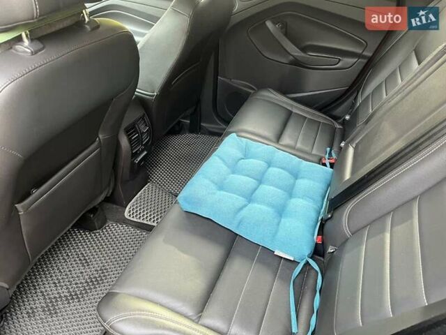 Красный Форд Эскейп, объемом двигателя 2 л и пробегом 148 тыс. км за 13250 $, фото 15 на Automoto.ua