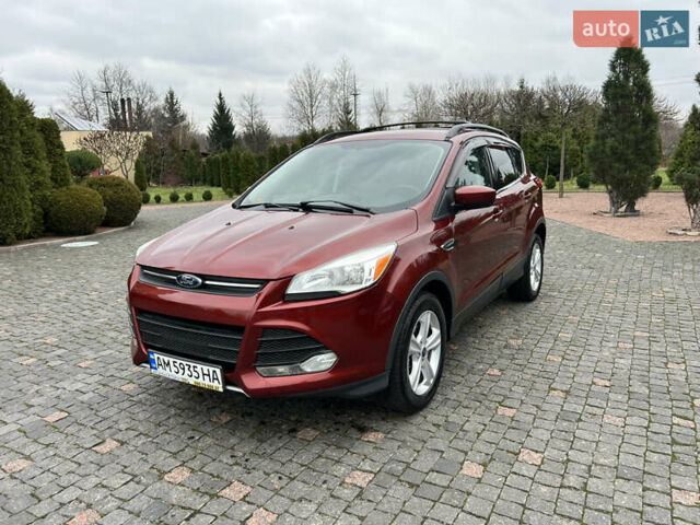 Красный Форд Эскейп, объемом двигателя 2 л и пробегом 206 тыс. км за 9500 $, фото 4 на Automoto.ua