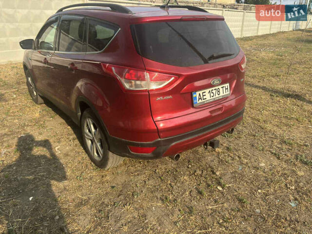 Красный Форд Эскейп, объемом двигателя 2 л и пробегом 186 тыс. км за 11200 $, фото 1 на Automoto.ua