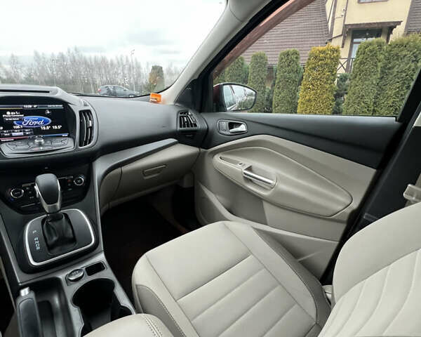 Красный Форд Эскейп, объемом двигателя 2 л и пробегом 206 тыс. км за 9500 $, фото 38 на Automoto.ua