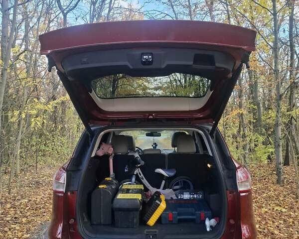 Красный Форд Эскейп, объемом двигателя 2 л и пробегом 118 тыс. км за 12700 $, фото 1 на Automoto.ua