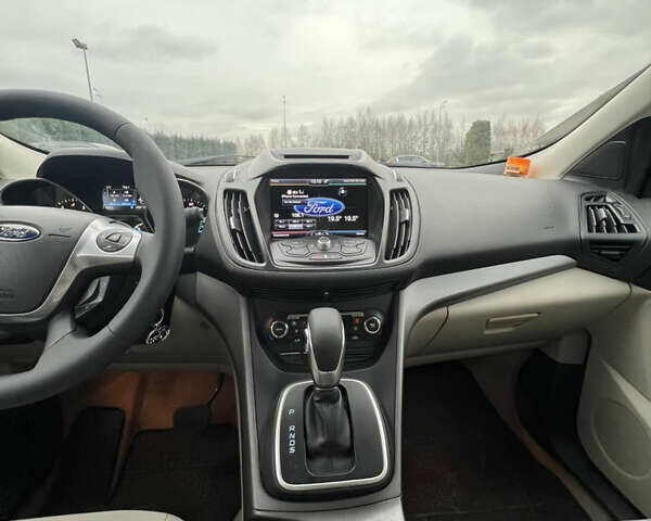 Красный Форд Эскейп, объемом двигателя 2 л и пробегом 206 тыс. км за 9500 $, фото 39 на Automoto.ua