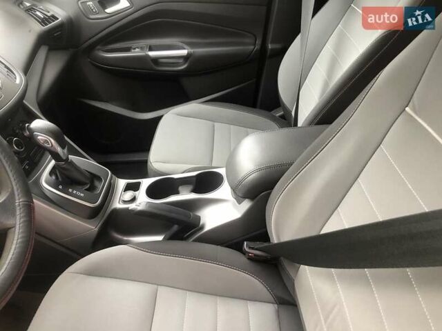 Червоний Форд Ескейп, об'ємом двигуна 1.6 л та пробігом 284 тис. км за 10500 $, фото 3 на Automoto.ua