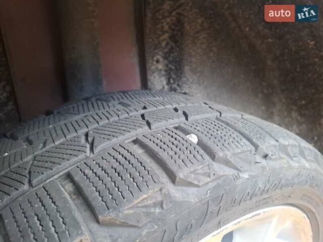 Красный Форд Эскейп, объемом двигателя 2 л и пробегом 118 тыс. км за 12700 $, фото 2 на Automoto.ua