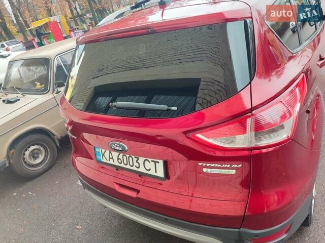 Красный Форд Эскейп, объемом двигателя 2 л и пробегом 178 тыс. км за 10999 $, фото 4 на Automoto.ua