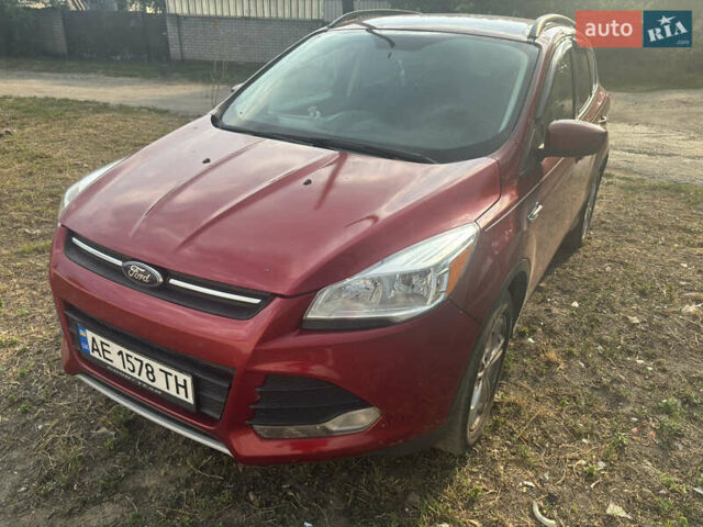 Красный Форд Эскейп, объемом двигателя 2 л и пробегом 186 тыс. км за 11200 $, фото 4 на Automoto.ua
