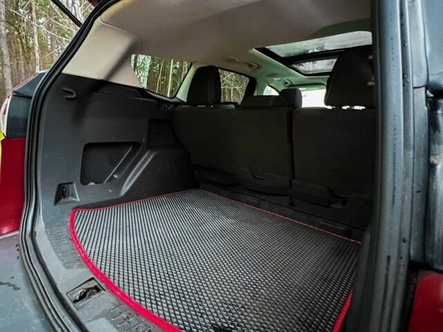 Красный Форд Эскейп, объемом двигателя 2 л и пробегом 160 тыс. км за 11250 $, фото 7 на Automoto.ua