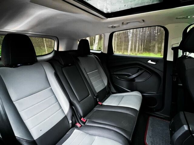 Красный Форд Эскейп, объемом двигателя 2 л и пробегом 160 тыс. км за 11250 $, фото 14 на Automoto.ua