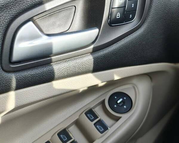 Красный Форд Эскейп, объемом двигателя 2 л и пробегом 159 тыс. км за 14950 $, фото 14 на Automoto.ua